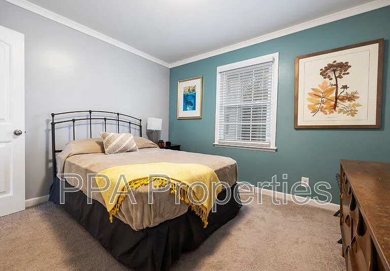 2404 Francis St — Photo 11