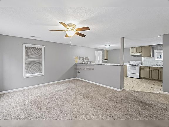 3rd image of 809 Hackberry St