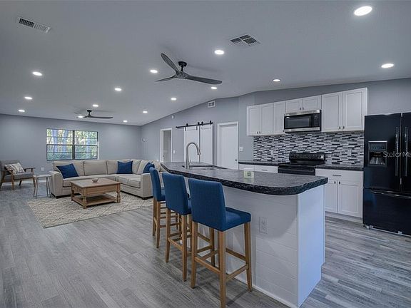 3rd image of 8122 Matthew Dr