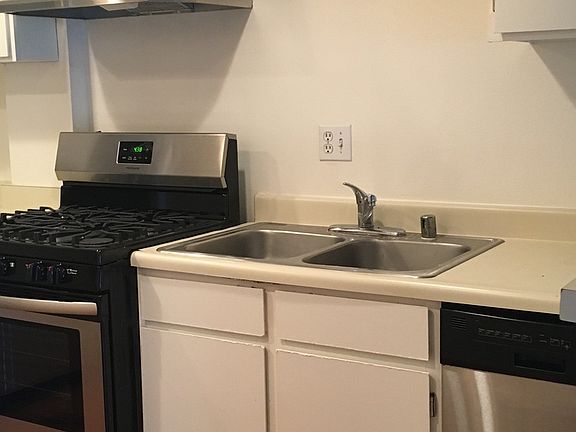 2nd image of 109 Mira Mar Ave APT 102