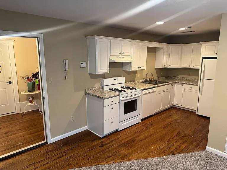 411 N Madison St #D — Photo 16
