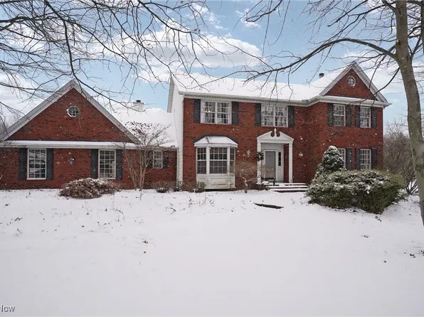 2871 Camelot Ct, Wickliffe, OH 44092