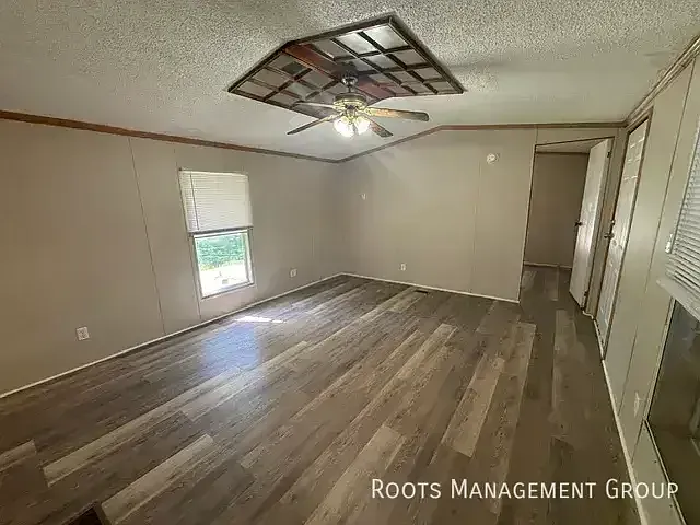 2 Bed 1 Bath Home Available for Lease at Royal Highlander - Apply Now! — Photo 2
