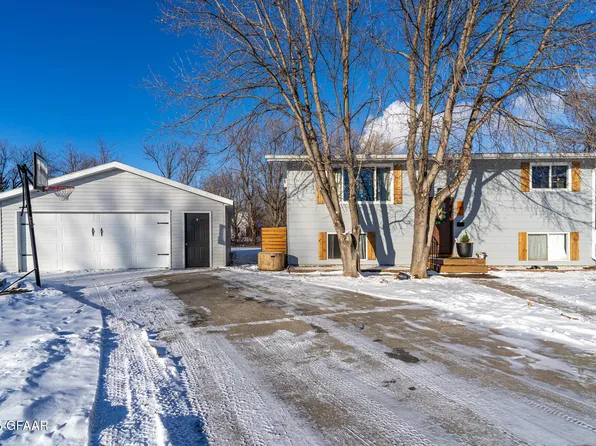 8 Kembles Cir SE, East Grand Forks, MN 56721