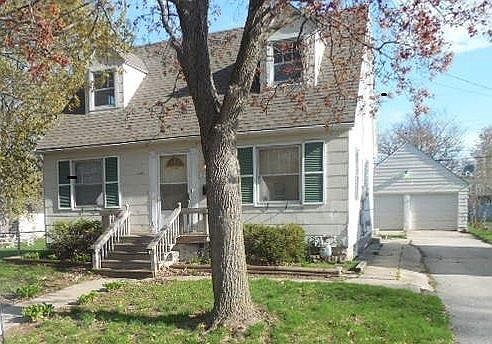 1st image of 2907 Gladstone Ave