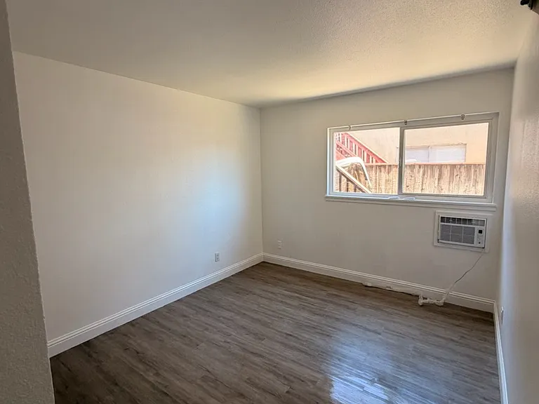 141 Starr Ave #C — Photo 11