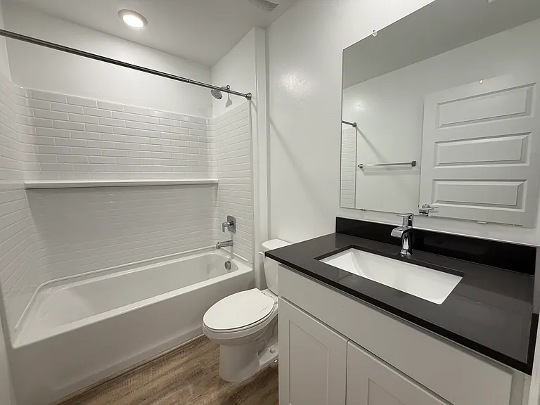 10442 W Guildford Ln — Photo 13