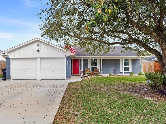 2nd image of 2712 Perry Ln