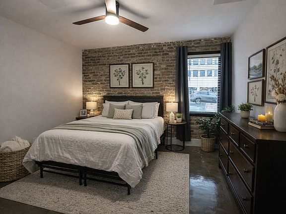 5th image of 12 Bank St #12