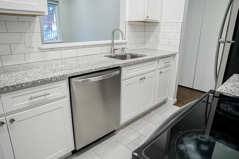 Studio, 1.0 bath, 700 sqft, $1,600 — Photo 3