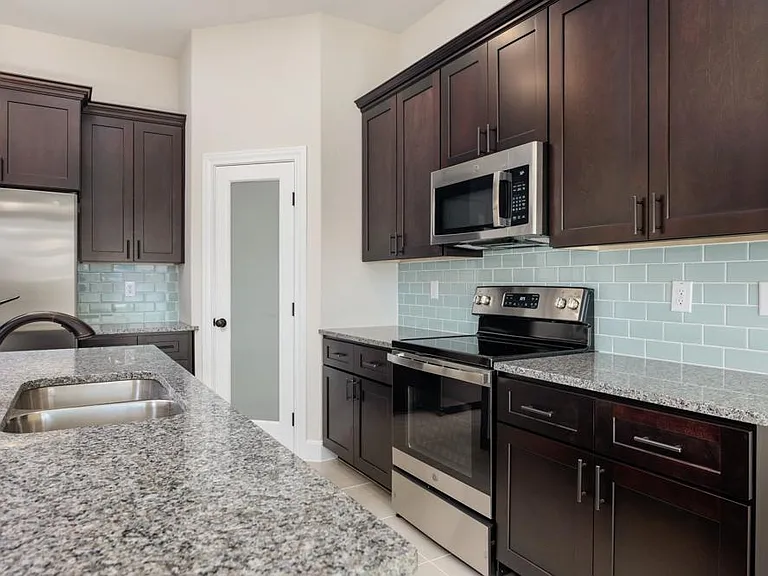405 Park Cir — Photo 12