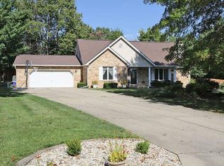 1216 W Woodfield Dr, Alton, IL 62002