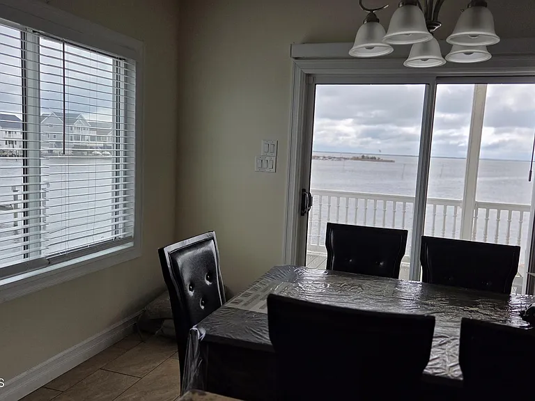 255 Pine Dr — Photo 3