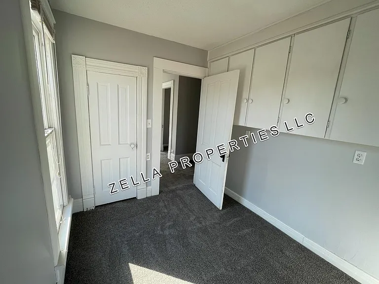 407 E Burgess St — Photo 3