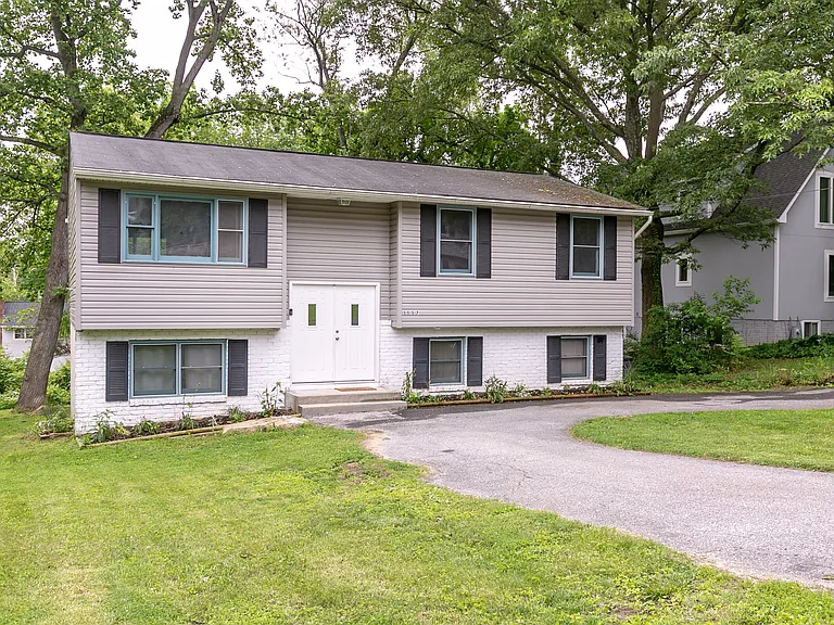 1157 Bayview Vis — Photo 1