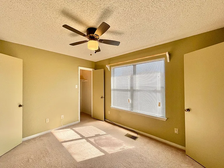 4806 Rainbow Cir — Photo 13