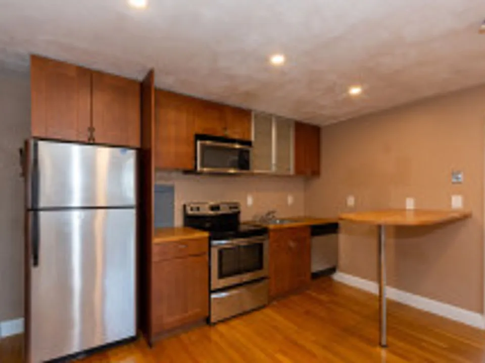 47 Gardner St #10