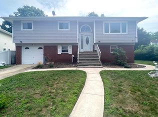 671 Leonard Ave, Uniondale, NY 11553