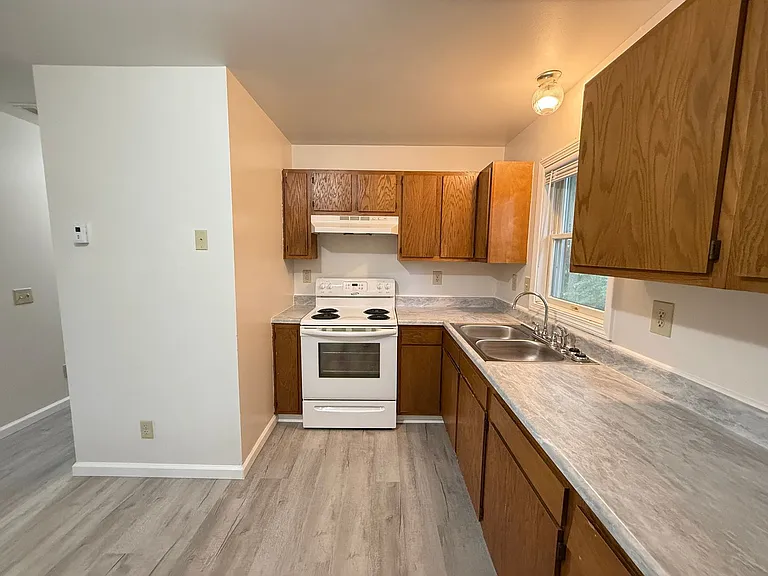 8694-8696 N Stoney Lake Rd — Photo 9