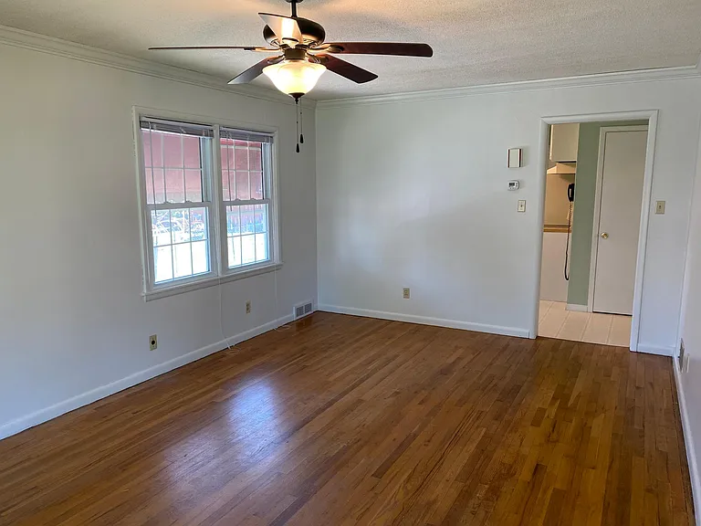 2029 Austin Ln — Photo 5