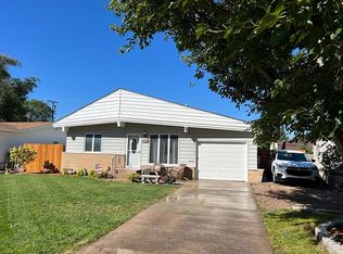 1213 Ridgewood Dr, Garden City, KS 67846