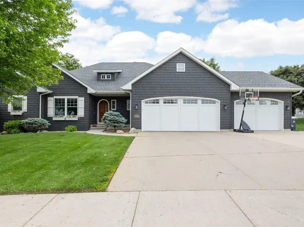 4702 Holly Cir NE, Cedar Rapids, IA 52411