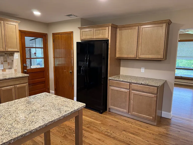 1035 Ridge Ave — Photo 17