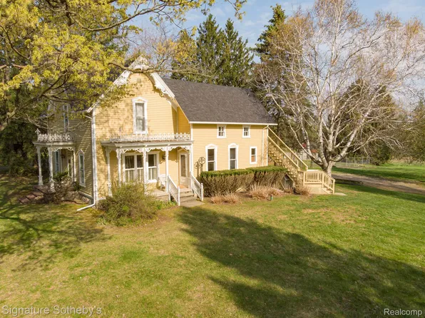 7350 Oak Hill Rd, Clarkston, MI 48348