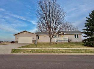 1511 Holiday Dr, Canton, SD 57013