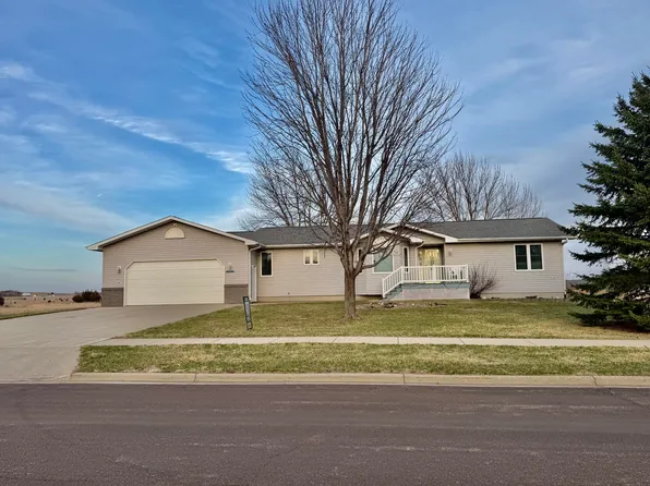 1511 Holiday Dr, Canton, SD 57013