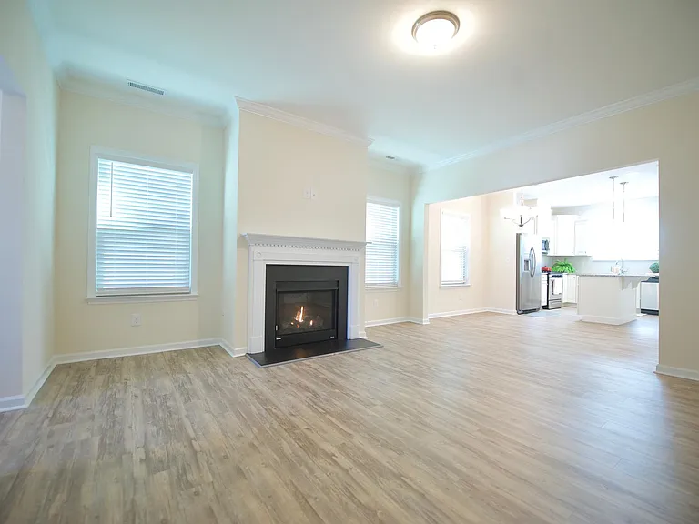 160 Johnson Manor St — Photo 6