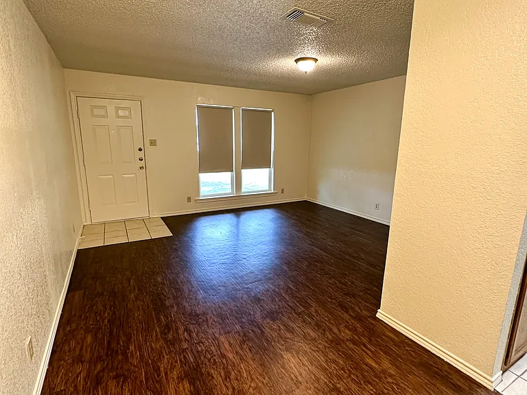 924 W Chestnut St #3 — Photo 5