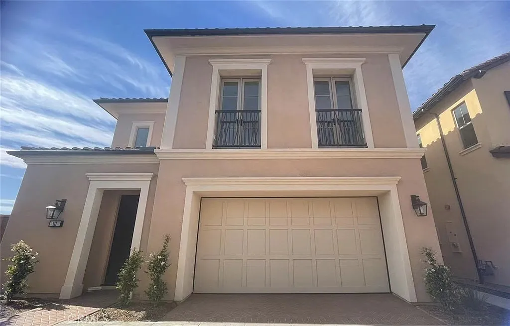 3 bed, 2.5 bath, 2087 sqft, $7,250 — Photo 2