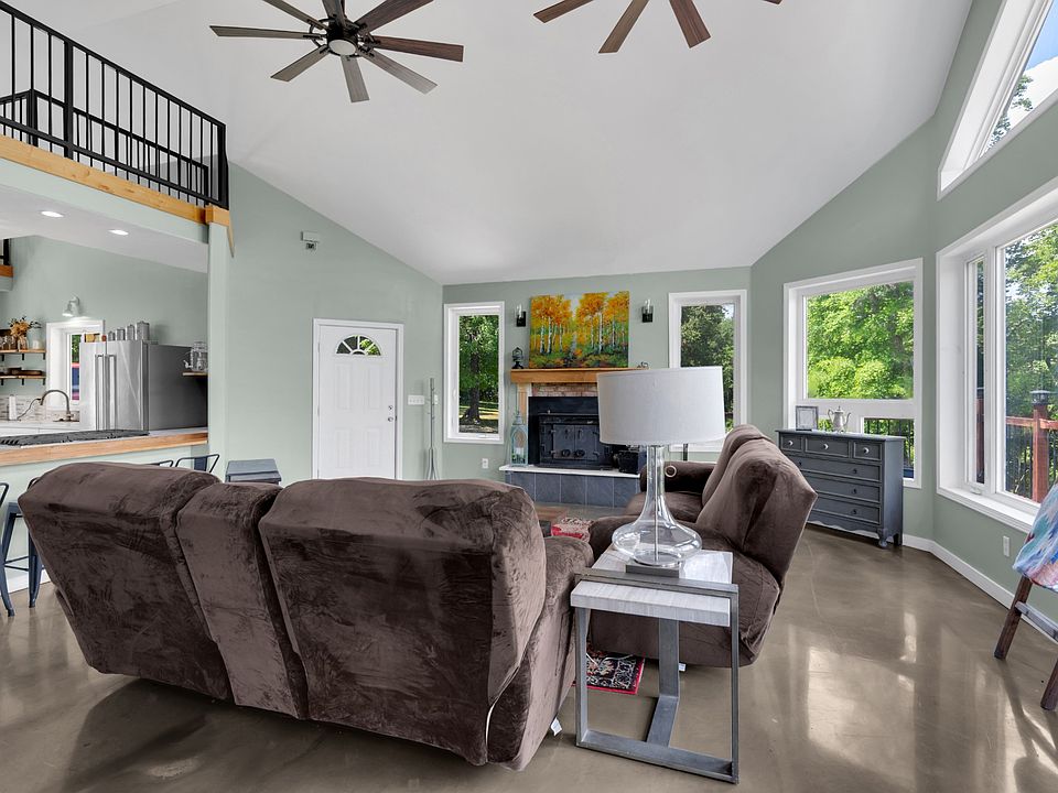 7th image of 232 Covenant Ln