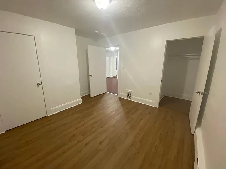 Chestnut Street — Photo 7