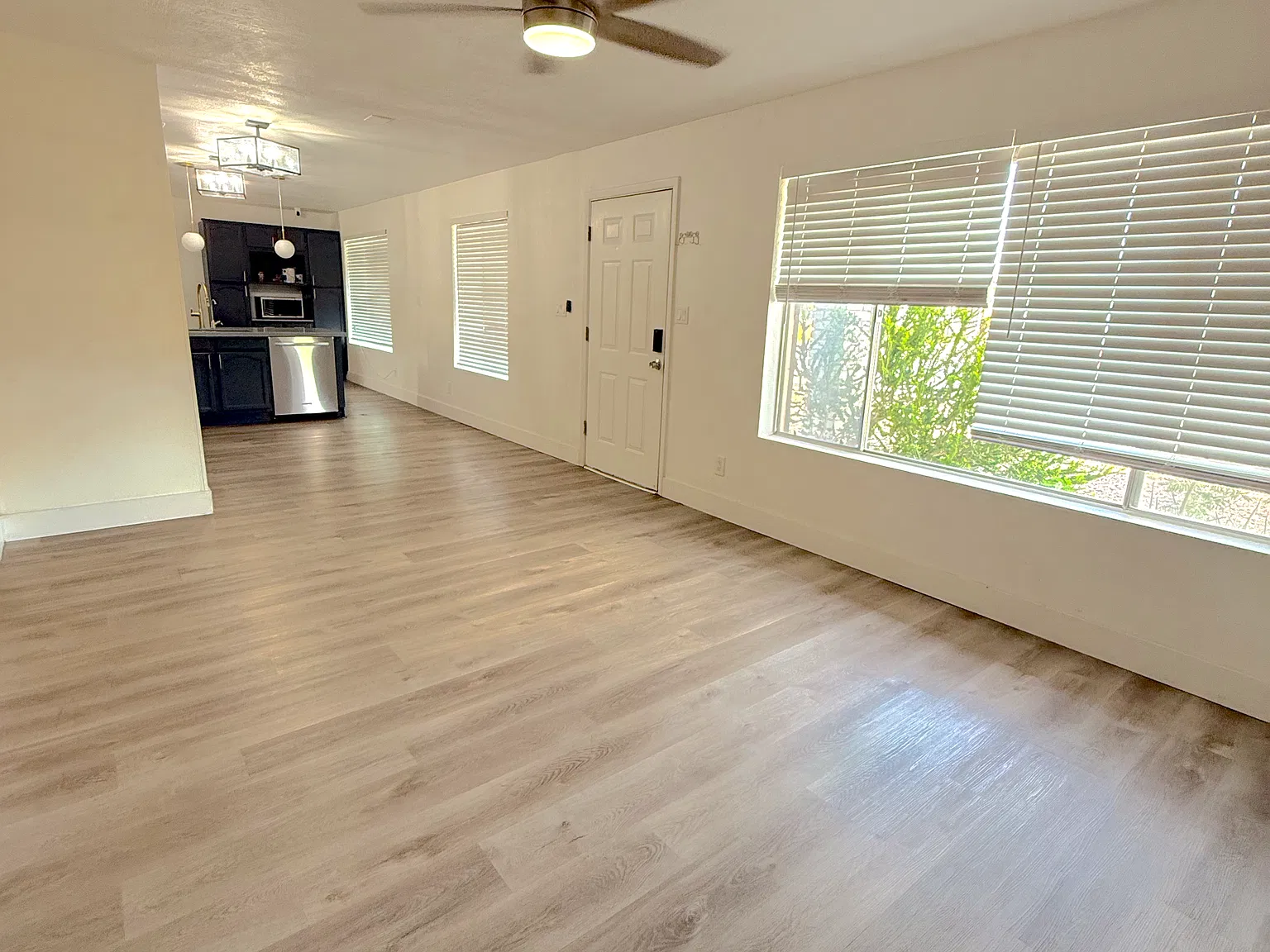 3 bed, 1252 sqft, $1,950 — Photo 2