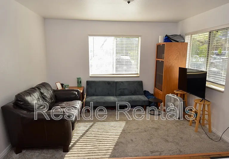 686 1/2 Darwin Ave #3 — Photo 5
