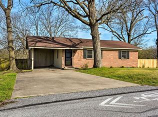 2004 Oakwood Ave, Bentonville, AR 72712