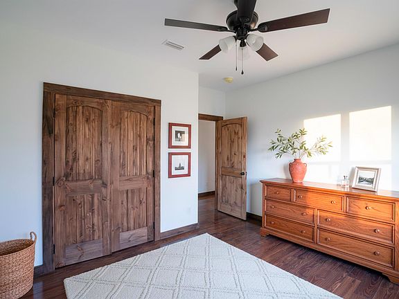 4th image of 455 Leslie Rd