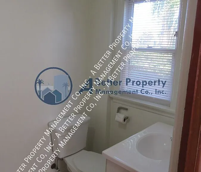 234 N Newport #C — Photo 6