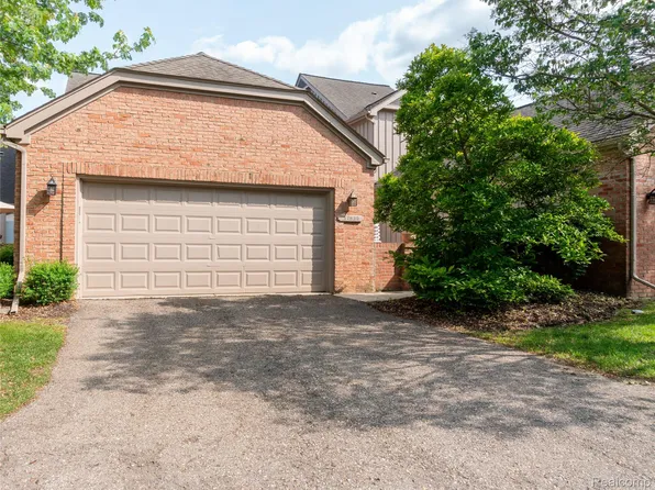 37839 Siena Dr, Farmington, MI 48331