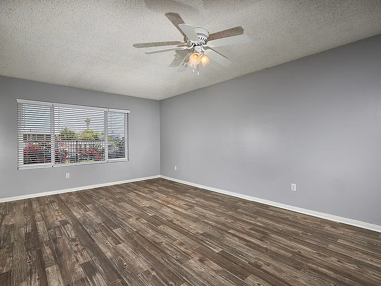 Villa Del Mar Apartments (new) — Photo 37
