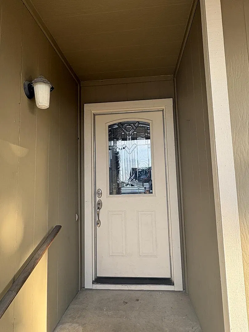 1460 Georgia Ct — Photo 3
