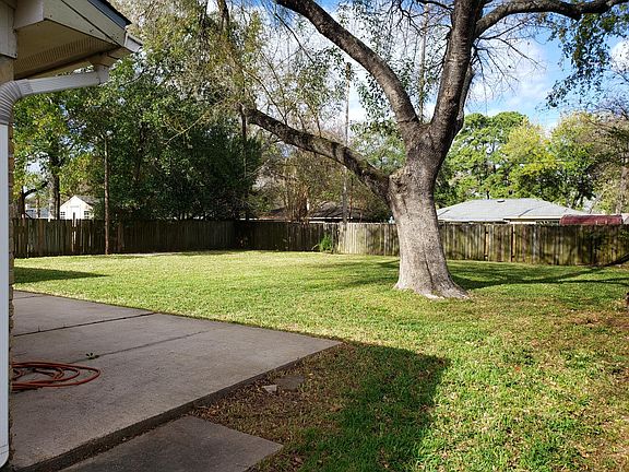 Fenced yard / patio
