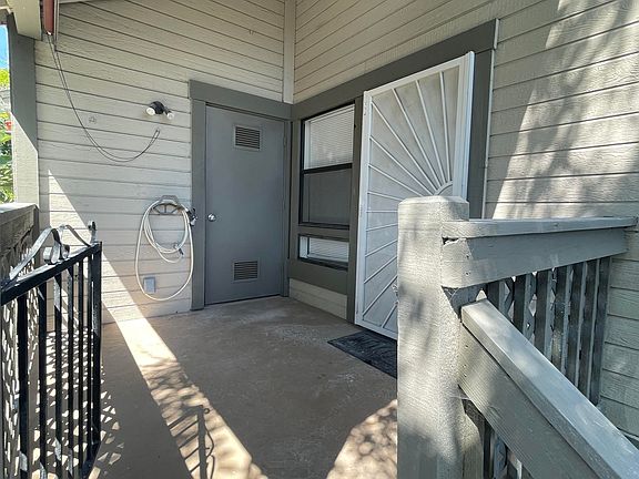 2nd image of 1965 Wellington Ln Unit 8