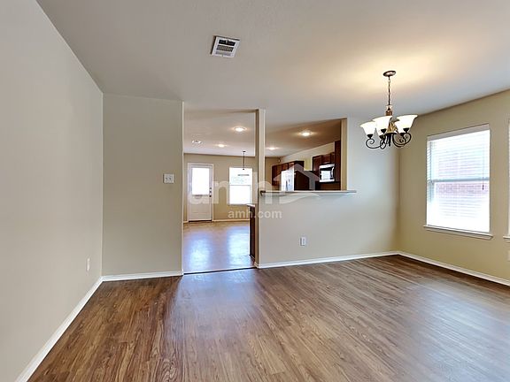 5th image of 304 Blue Sage Dr