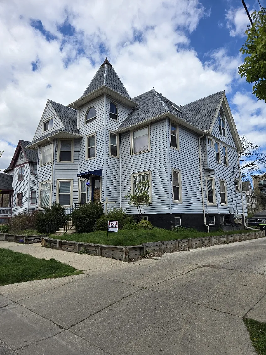2 bed, 1000 sqft, $1,600 — Photo 1