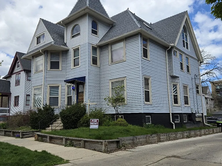 1714 E Irving Pl #4 — Photo 5