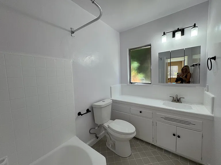 1728 1/2 N Gramercy Pl #1 — Photo 13