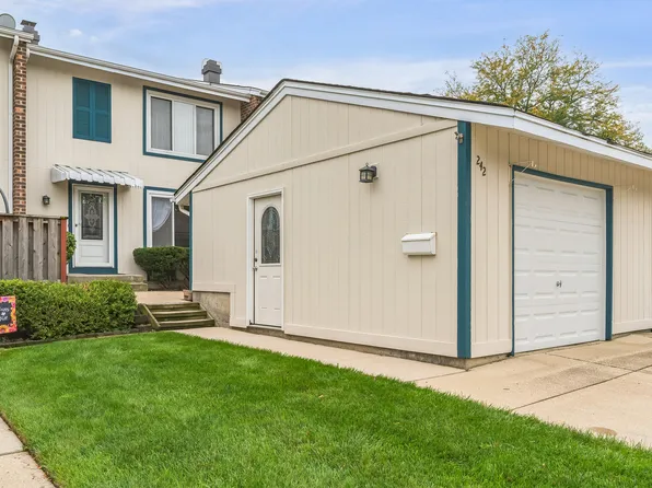 242 Oakwood Ln #242, Bloomingdale, IL 60108